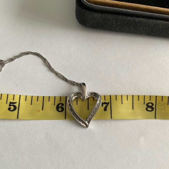 10k Solid goldHeart Necklace - Picture 9 of 10